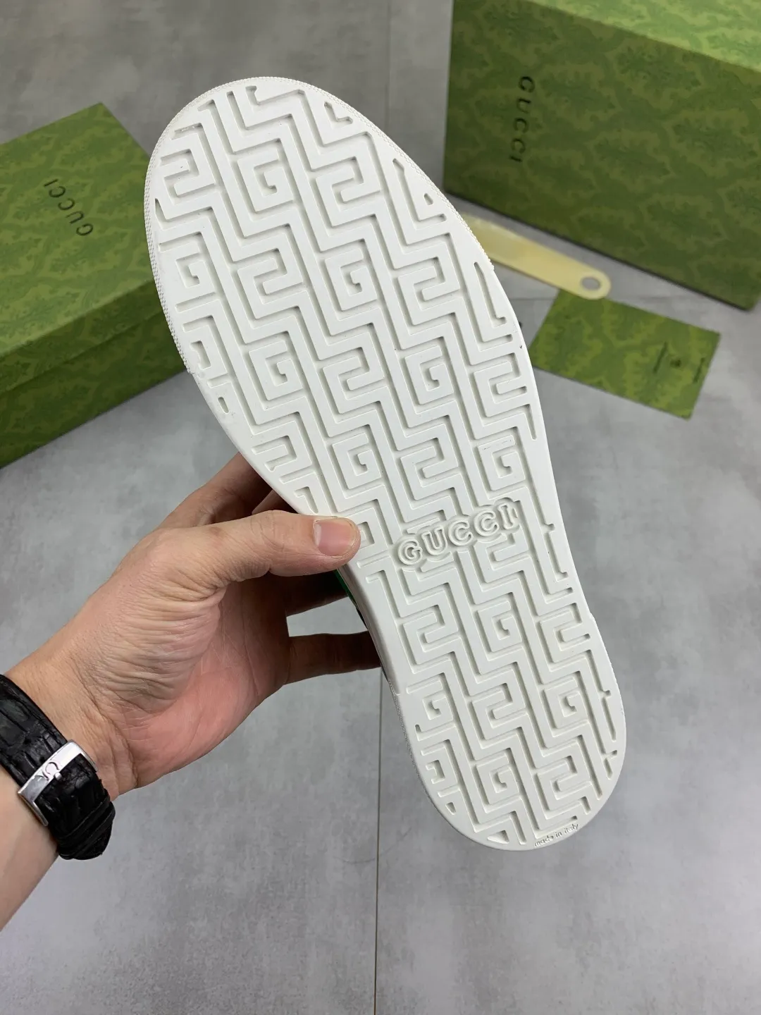 Men's Men's Shoes P420 💰[New Style] 🆘 The latest model from Gucci's official website🎁Classic casual and fashionable men's shoes👟Hot style💥Simple and elegant style, exclusive for trendy men. Unique latest brand elements from the official website👑Gucci original decoration, fashionable and generous, made of original soft calfskin fabric➕Comfortable soft sheepskin lining ✅The official website specifies wear-resistant rubber outsole_full of elasticity, classic model taken in real life🎬Color: 2️⃣colors available😍Number: 38-44